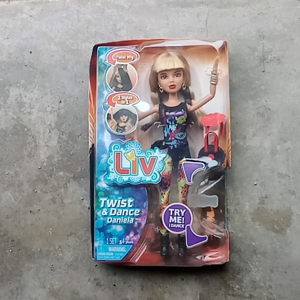 Liv Spin Master Daniela Twist & Dance  Teen Fashion Doll Girl Toy Blonde